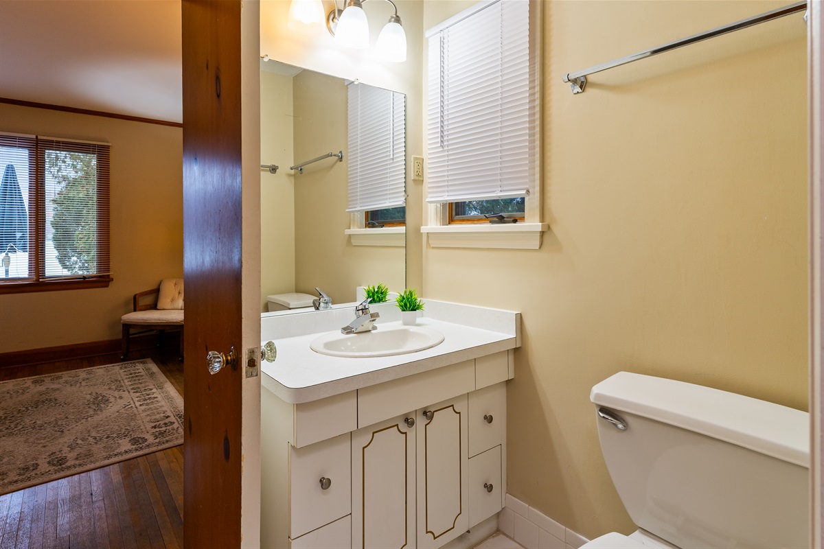 Full Jack and Jill bathroom main floor-main house