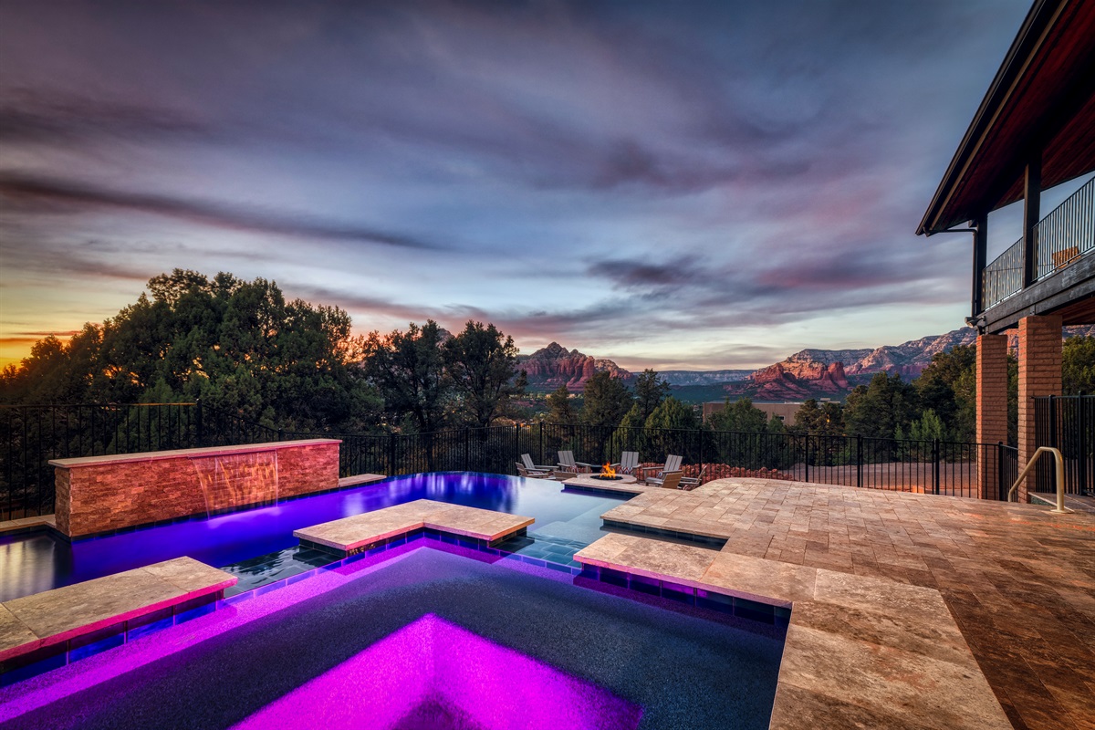 Infinity pool, firelight, and Sedona’s iconic red rocks—this is what unforgettable evenings look like.
