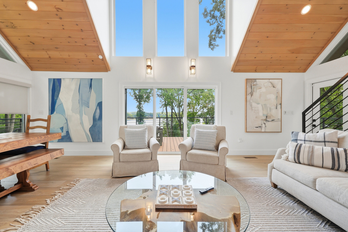 Huge Lake Views