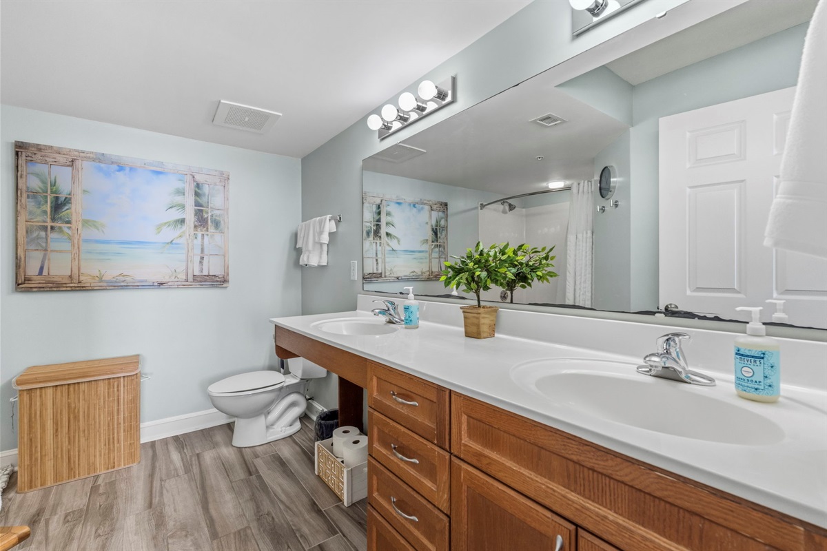 Large Ensuite Bathroom