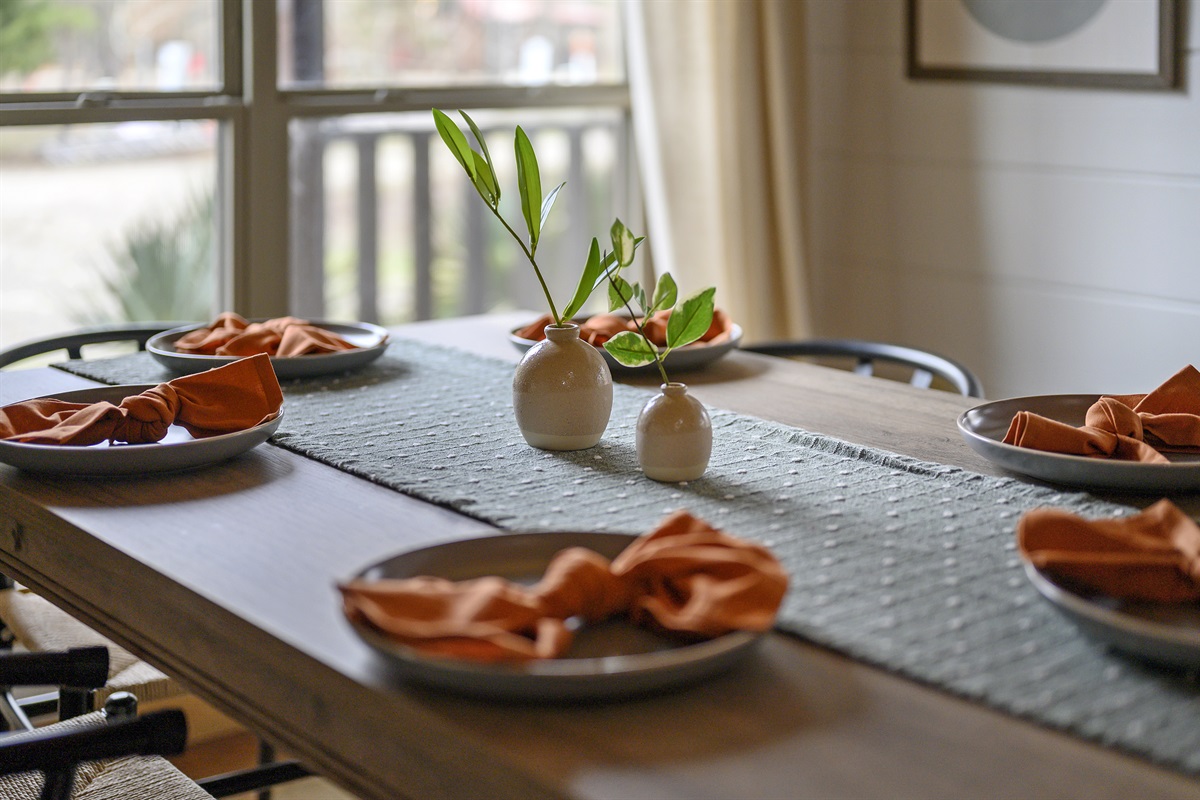 Elevate every meal with style and sophistication. From elegant dinner plates to chic glassware, create unforgettable dining experiences.