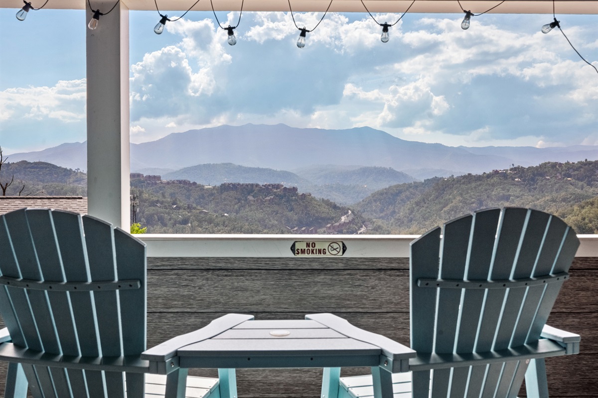 Enjoy peace and serenity from the back deck looking and Mount LeConte and many other mountain peaks. This is 1 of best views you can rent. Wether it's day or night, rain or shine, this view does not disappoint.