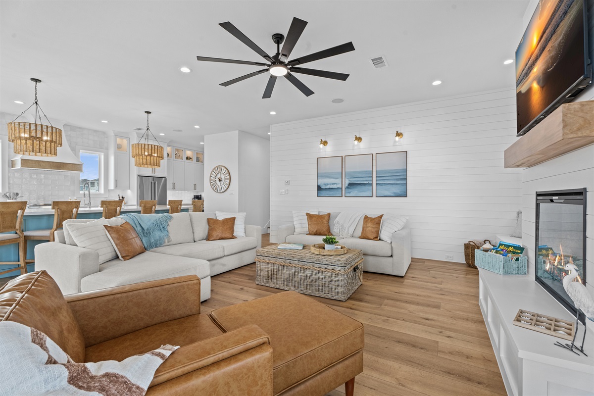aa3250a2c19d471b9e843eef09c6513a Large | Beachhouse | Texas | TX | Vacation Homes | Galveston | Crystal Beach | Kokomo | Breezy Days | Beachfront Elegance | Sunrise Serenity | Southern Sands Property Management, LLC