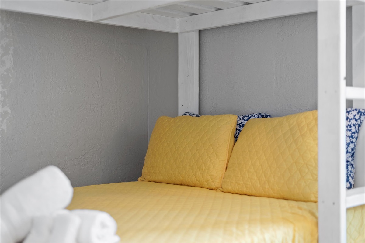 aa32ca69a0bf4356aa3d1037d9f07a6e Large | Beachhouse | Texas | TX | Vacation Homes | Galveston | Crystal Beach | Kokomo | Breezy Days | Beachfront Elegance | Sunrise Serenity | Southern Sands Property Management, LLC