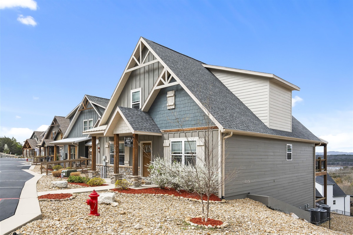 Side view of Lakin' it Easy