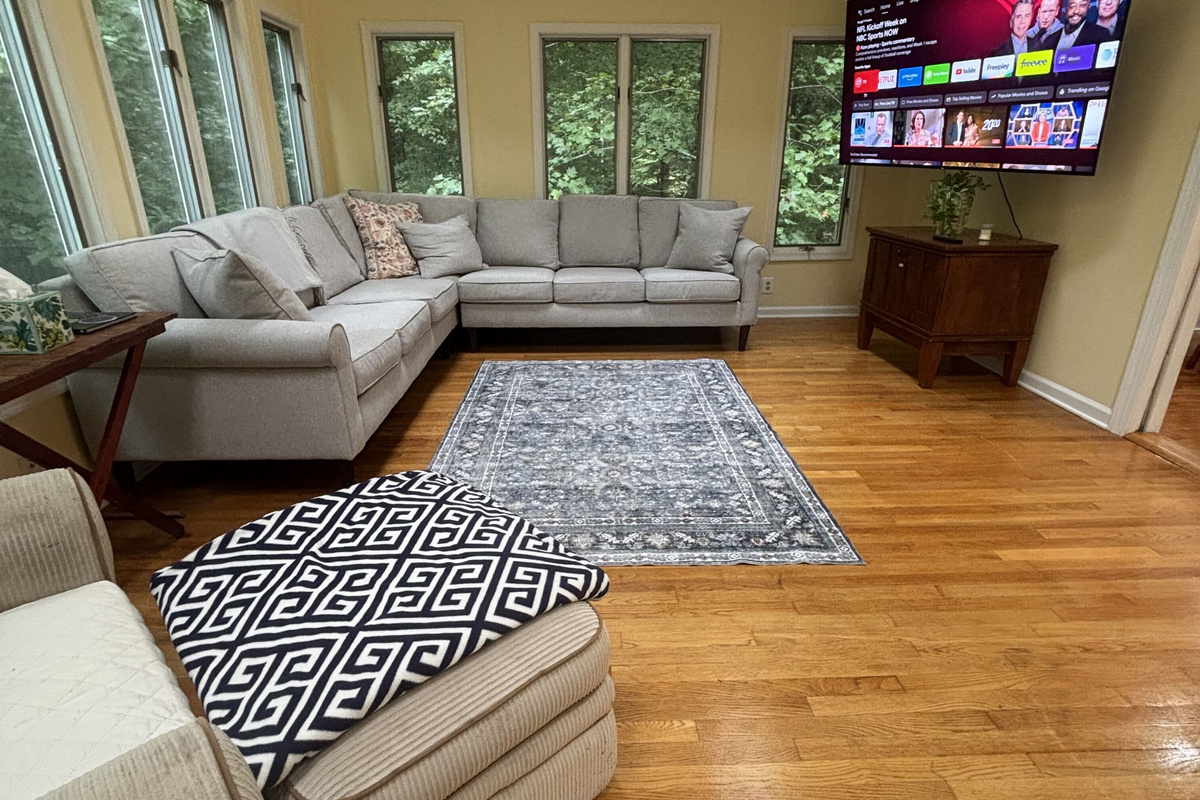 New Living Room: A bright, airy space with comfortable seating and stunning nature views. Equipped with a Smart TV for your entertainment.