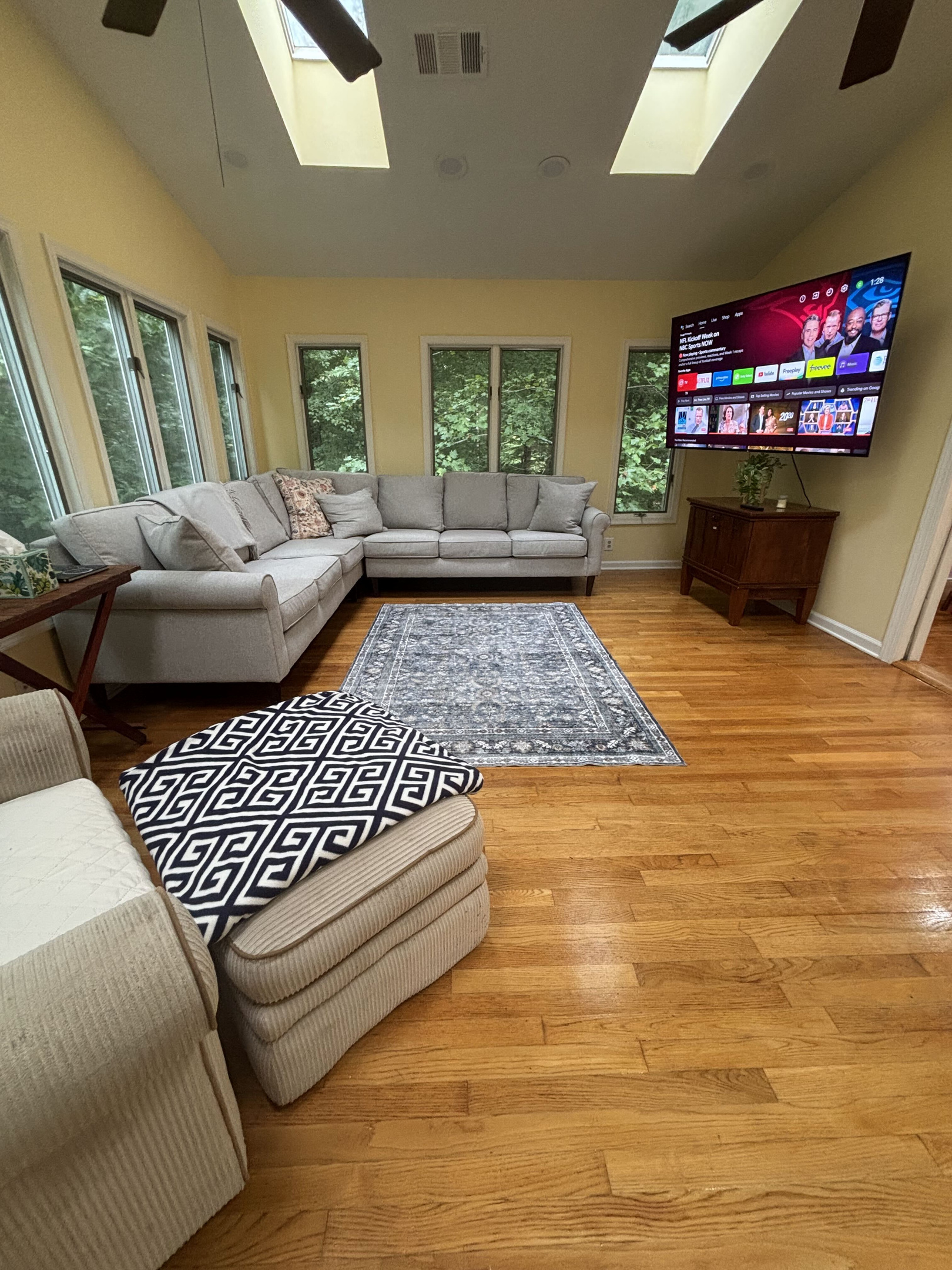 New Living Room: A bright, airy space with comfortable seating and stunning nature views. Equipped with a Smart TV for your entertainment.