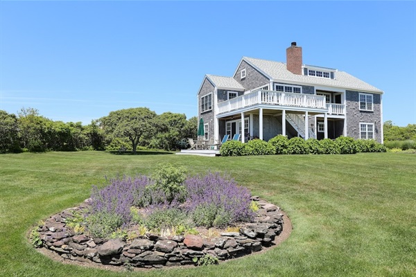 Lovely large yard