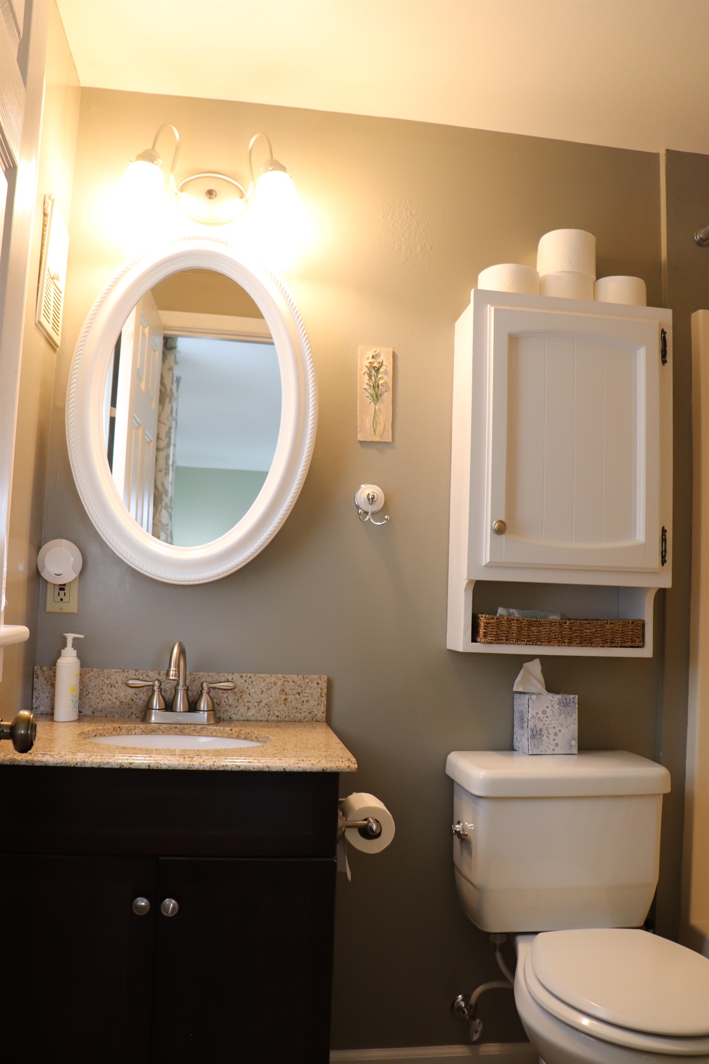 Ensuite bath in King w/ tub/shower