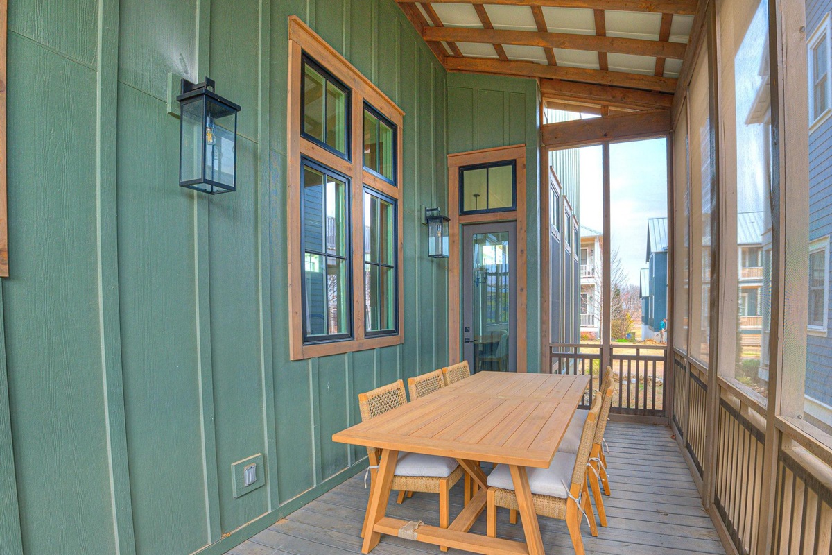 Screened in Side Patio