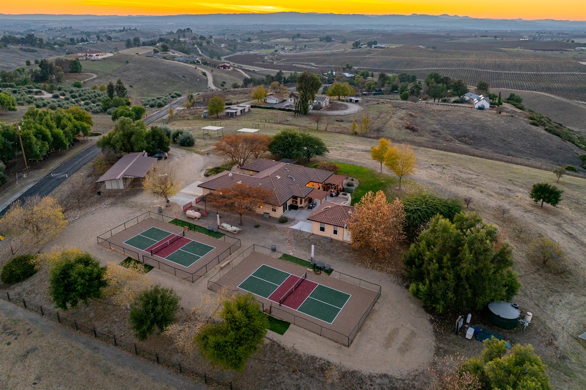 Play pickleball on your own private state-of-the-art courts at Casa DeVine!