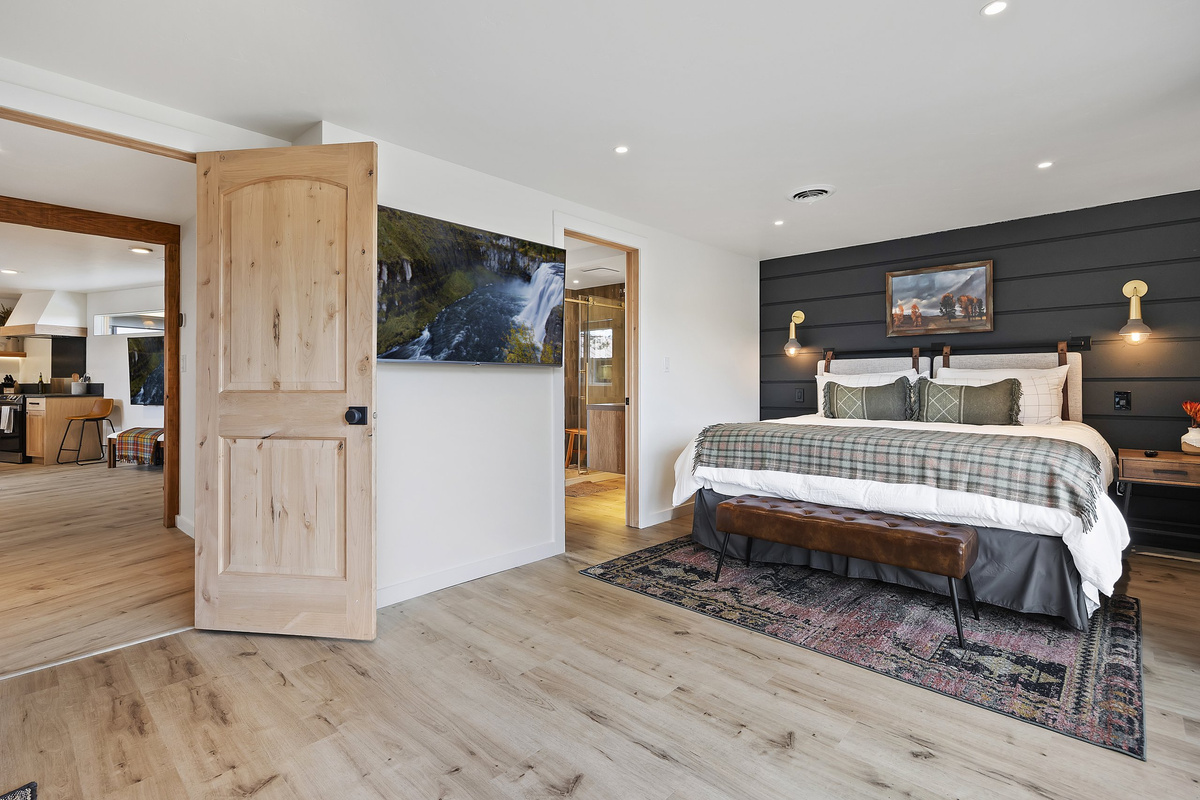 The open flow from the master sitting area to the kitchen, living room, and en-suite bath