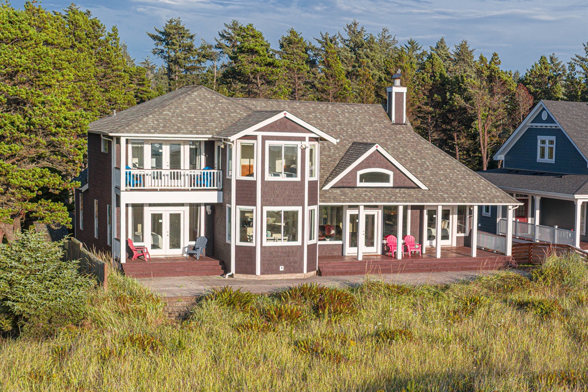 Looking at Blue Skye's (back of the house) coming back from the beach.
