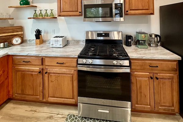 Kitchen well equipped including a milk frother for cappuccino or hot chocolate