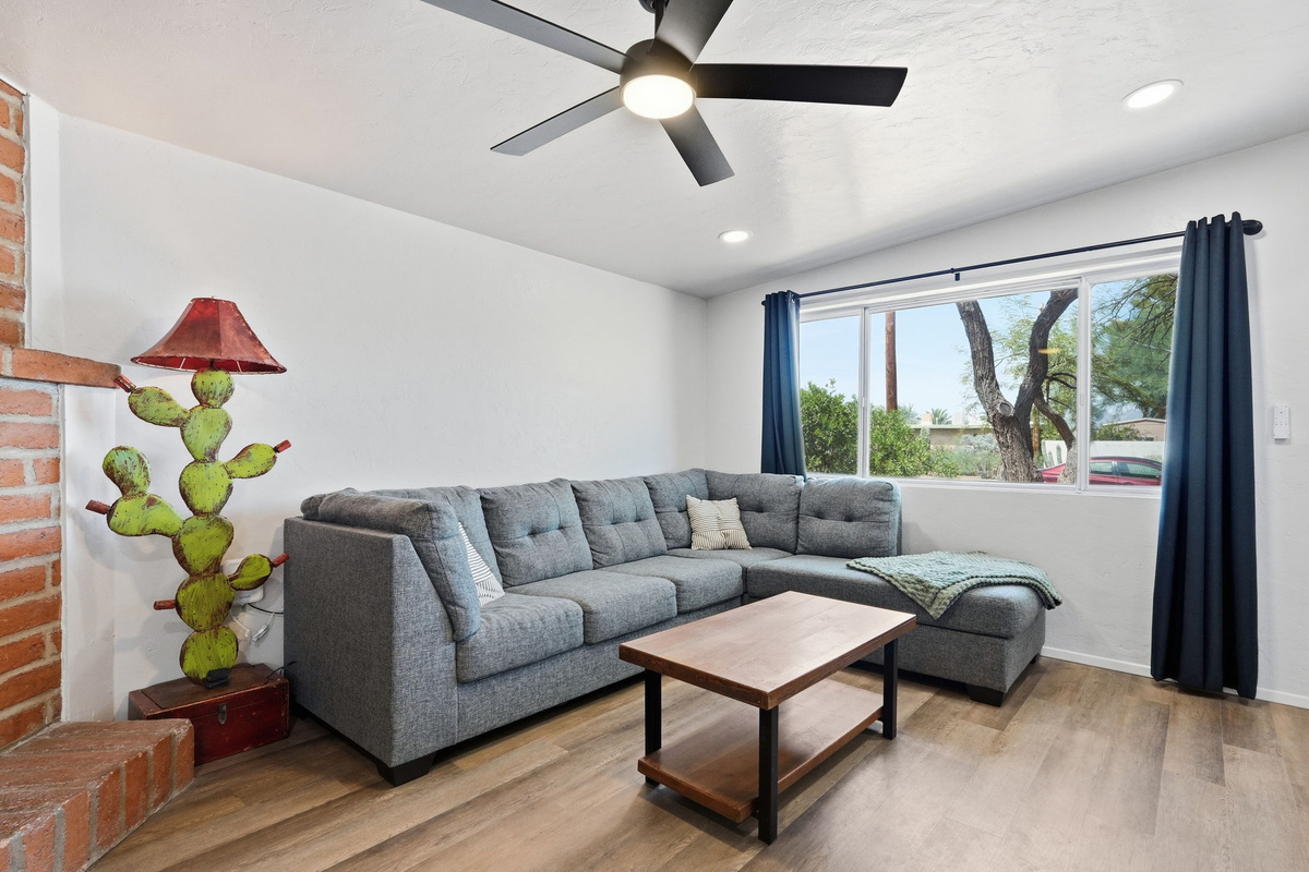 Desert Chill Zone: Cozy seating arrangement with local decor accents and high-speed Wi-Fi access.