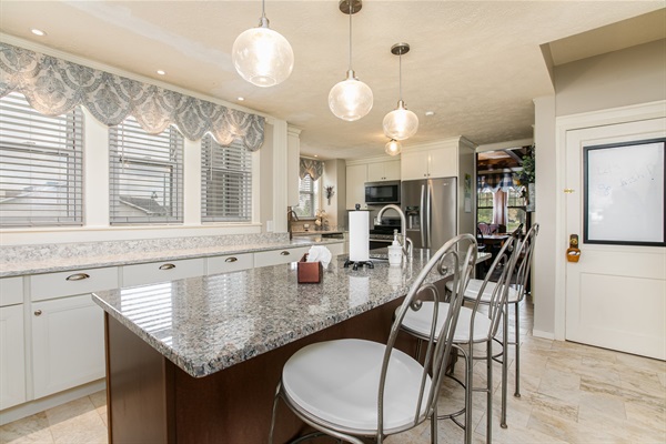Spacious 4-Bedroom Home 1 Mi to ND Stadium!, photo 30