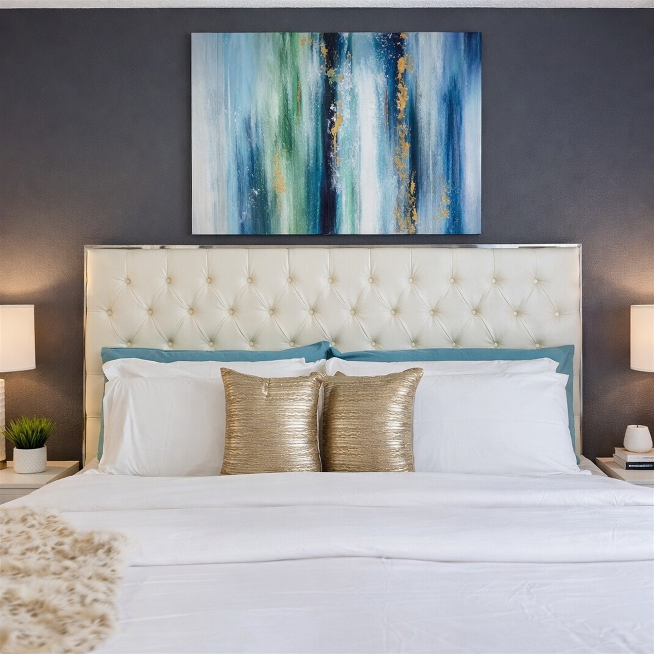 ✨ Retreat to your luxury king bedroom with fresh linens, a plush mattress, and modern Smart TV entertainment