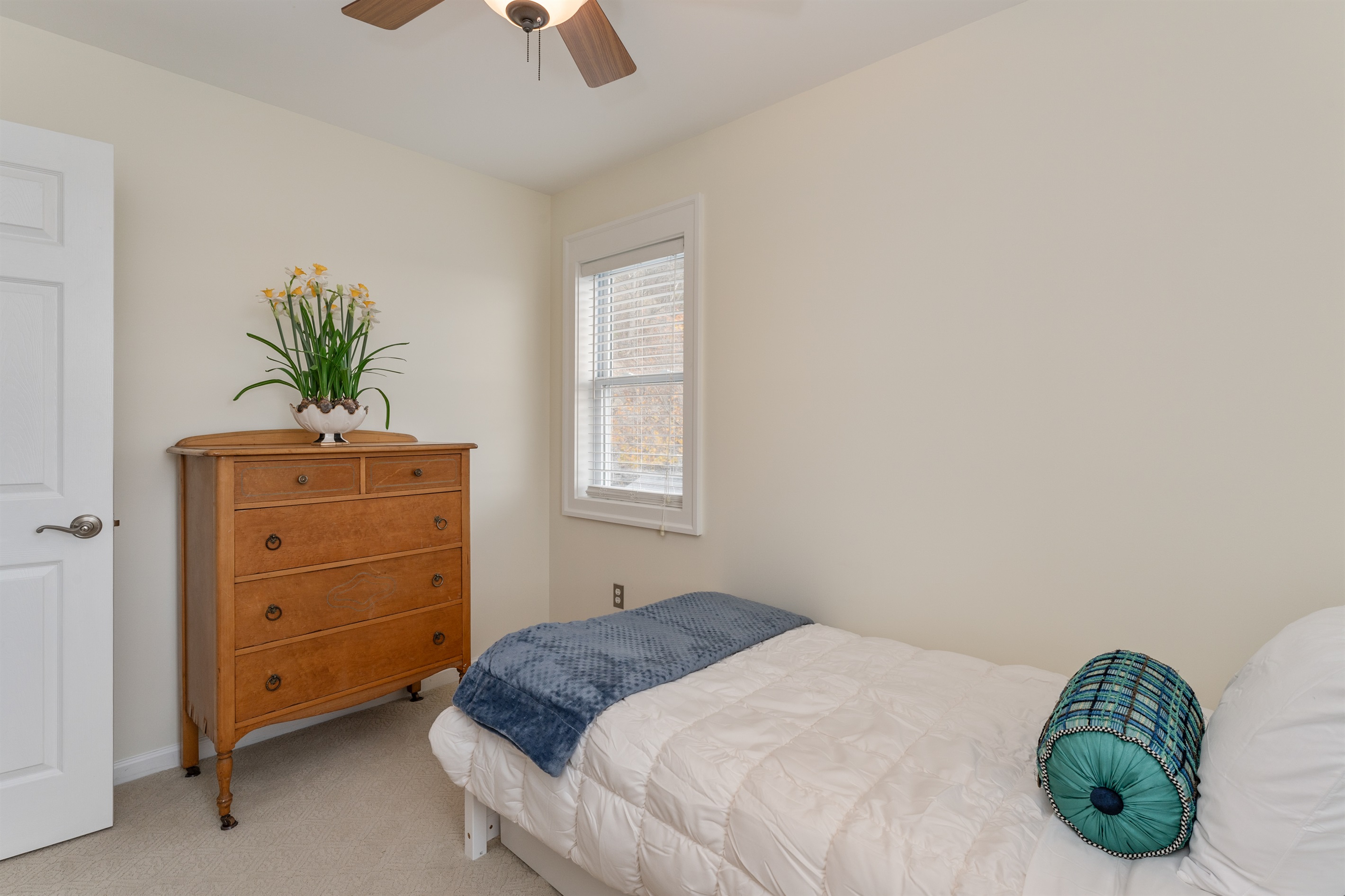 Twin trundle bedroom- upstairs