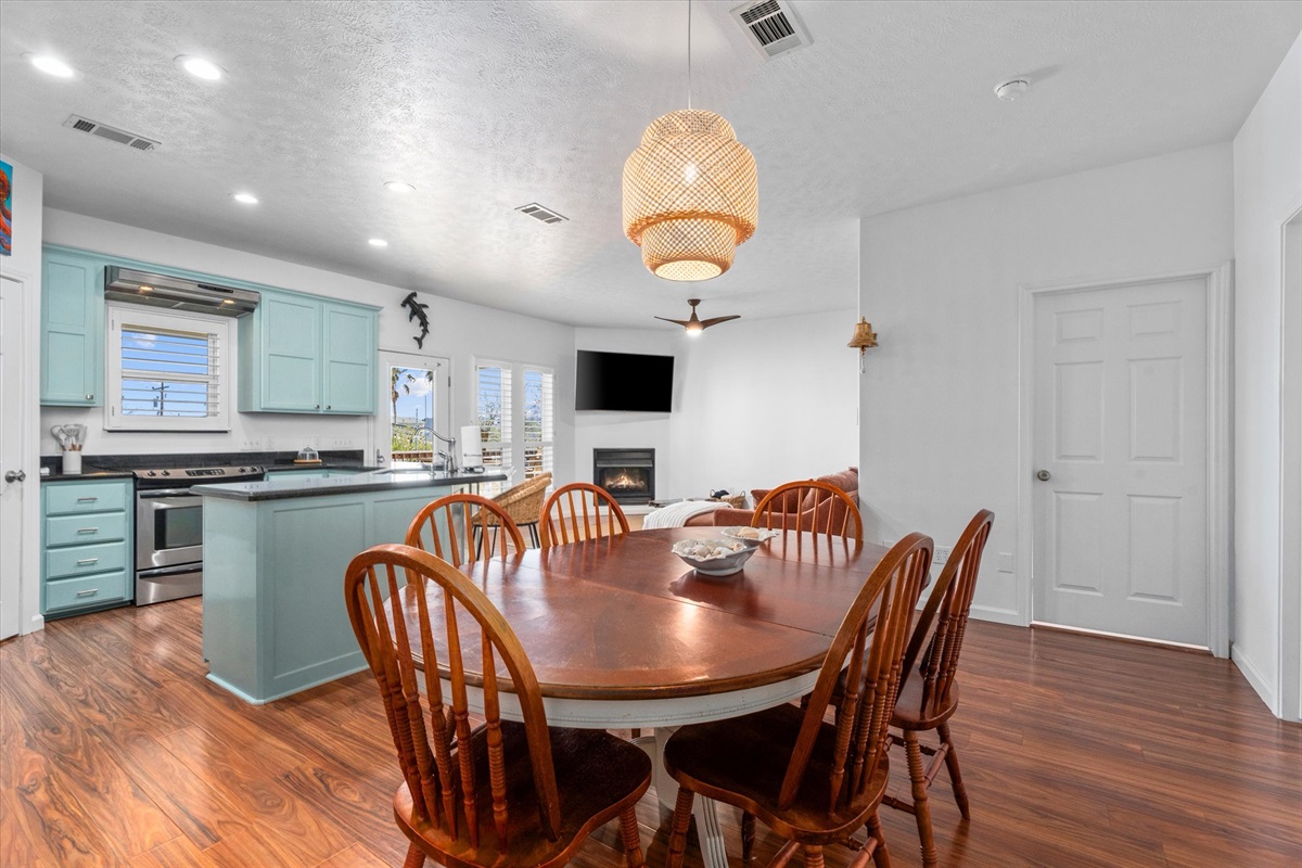 aa7e840f86ca480e8ab7b810d261b33d Large | Beachhouse | Texas | TX | Vacation Homes | Galveston | Crystal Beach | Kokomo | Breezy Days | Beachfront Elegance | Sunrise Serenity | Southern Sands Property Management, LLC