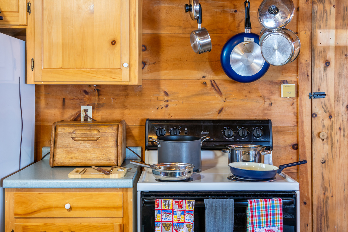 Lobster dinner prep station at Loonrise Point! Electric stove features stockpots and pans, complete with lobster crackers & picks on the counter. Everything ready for an authentic Maine seafood feast on Beech Hill Pond in Otis, ME.