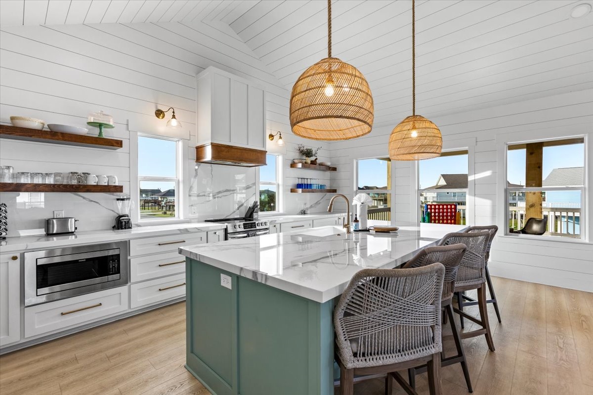 aa87ee3d90b24c52ad8e18c813acd767 Large | Beachhouse | Texas | TX | Vacation Homes | Galveston | Crystal Beach | Kokomo | Breezy Days | Beachfront Elegance | Sunrise Serenity | Southern Sands Property Management, LLC