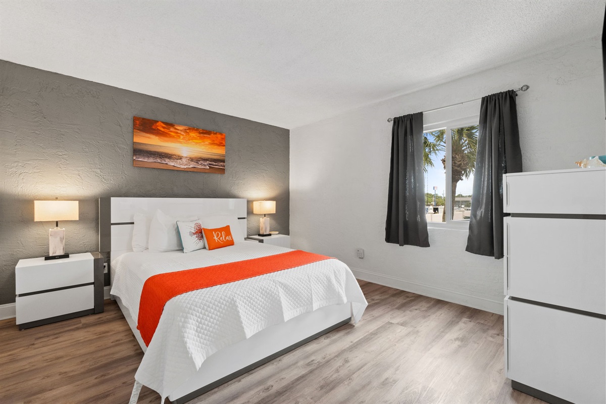 Bedroom 2 with Queen Bed