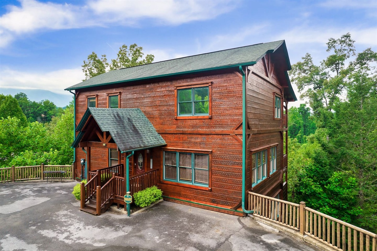 We can't wait to welcome you to Black Bear Bunkhouse. Let the mountain-view awe you, and the space relax you!
