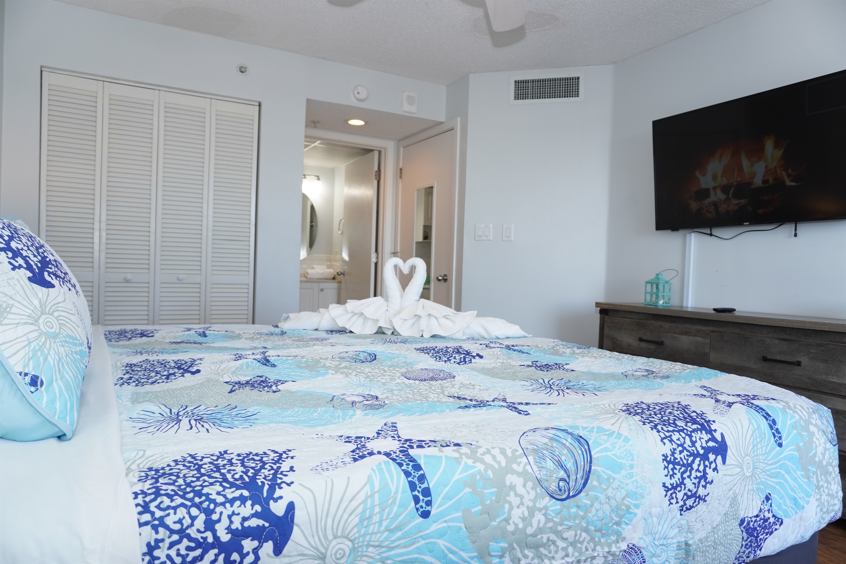 Master suite with the convenience of an ensuite full bath