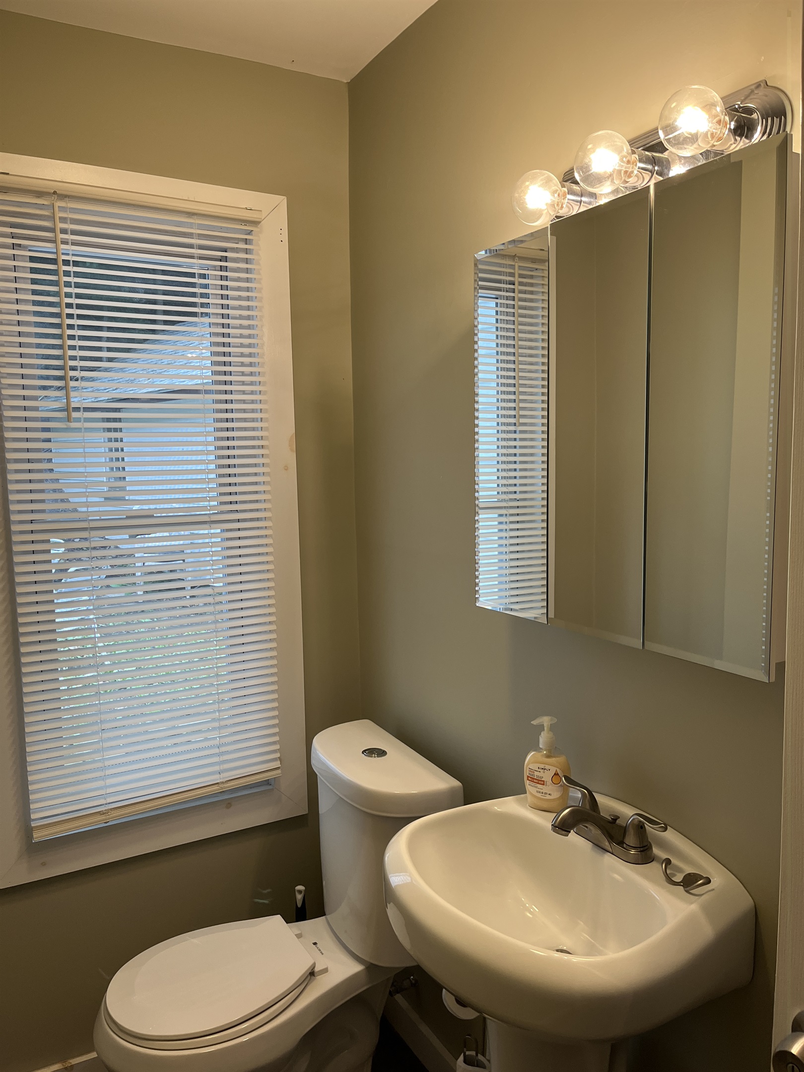 1st floor 1/2 bath