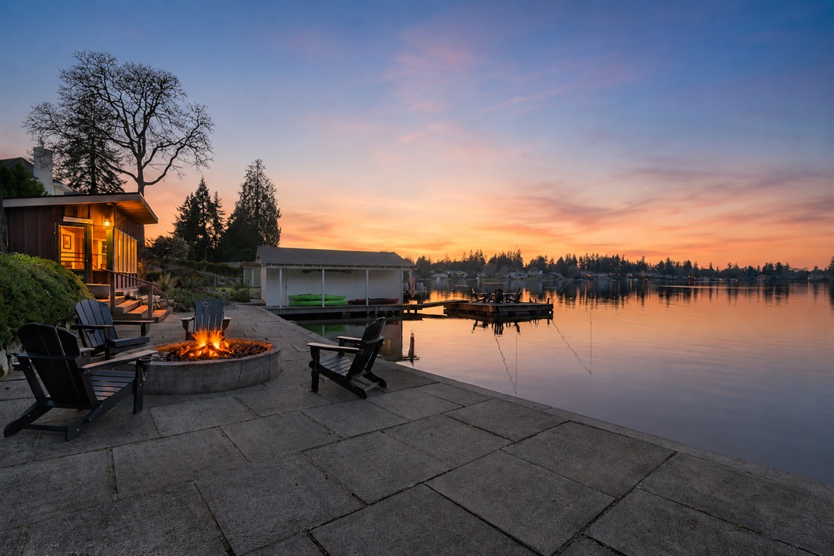 Private lakefront living, complete w/firepit lounge, dock access, kayaks, and unforgettable views—your waterfront escape starts here. From morning paddles to sunset fires, Little Leaf offers the kind of intimate lakefront experience most guests of.