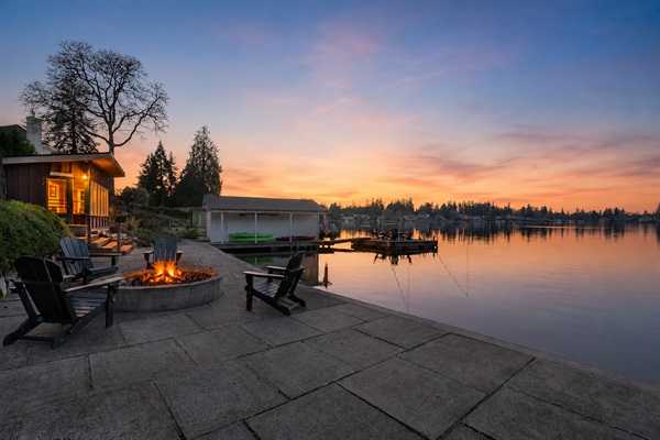 Private lakefront living, complete w/firepit lounge, dock access, kayaks, and unforgettable views—your waterfront escape starts here. From morning paddles to sunset fires, Little Leaf offers the kind of intimate lakefront experience most guests of.
