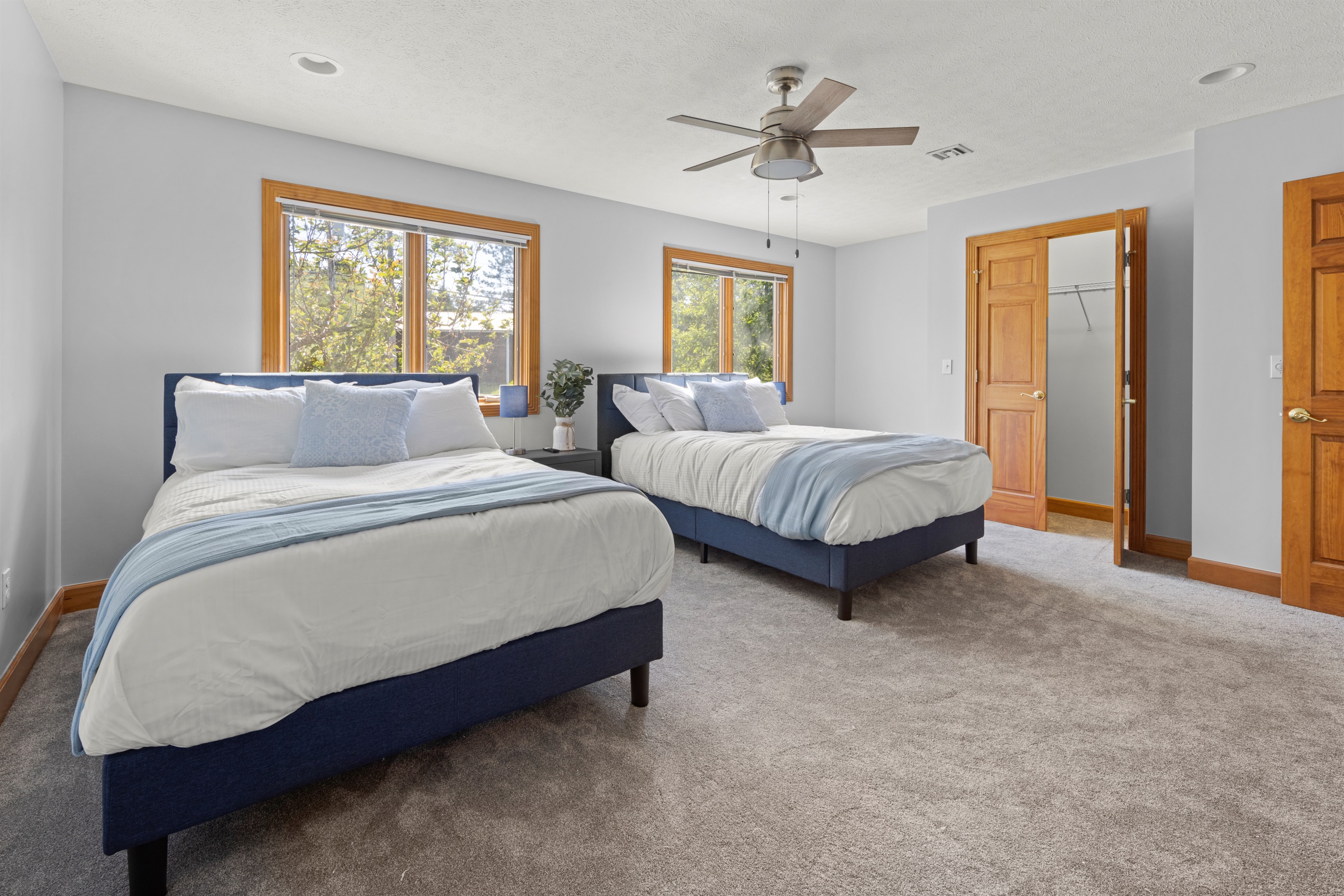 Large bedroom with 2 full beds
