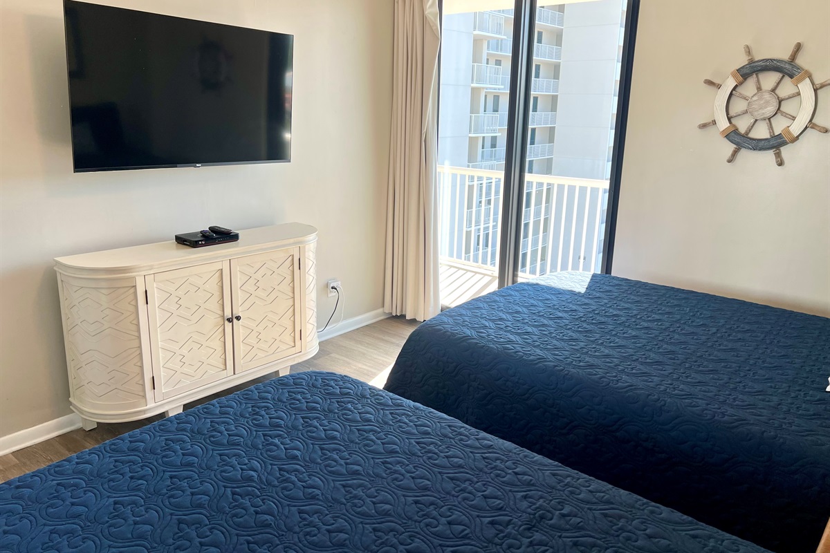 3rd bedroom Roku TV, 2 queens