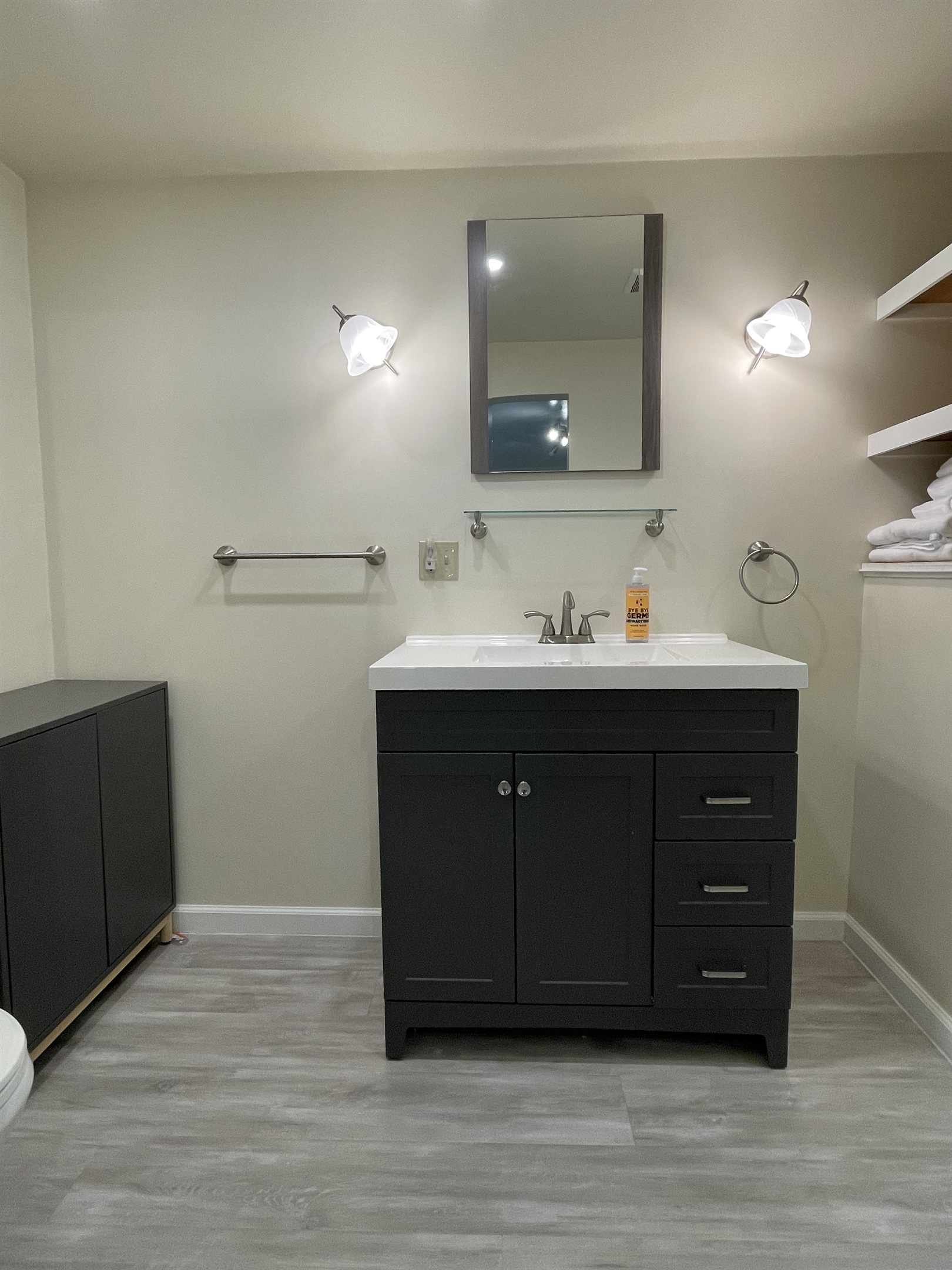 1st floor ensuite bath with shower