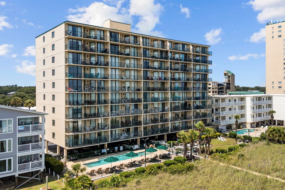 Beach Club II - 5 minutes to Barefoot Landing, 10 minutes to Tanger Outlets and 10 minutes to North Myrtle Main Street