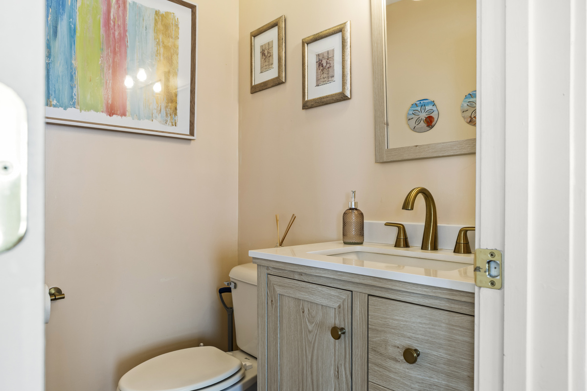 Powder room on the 3rd floor