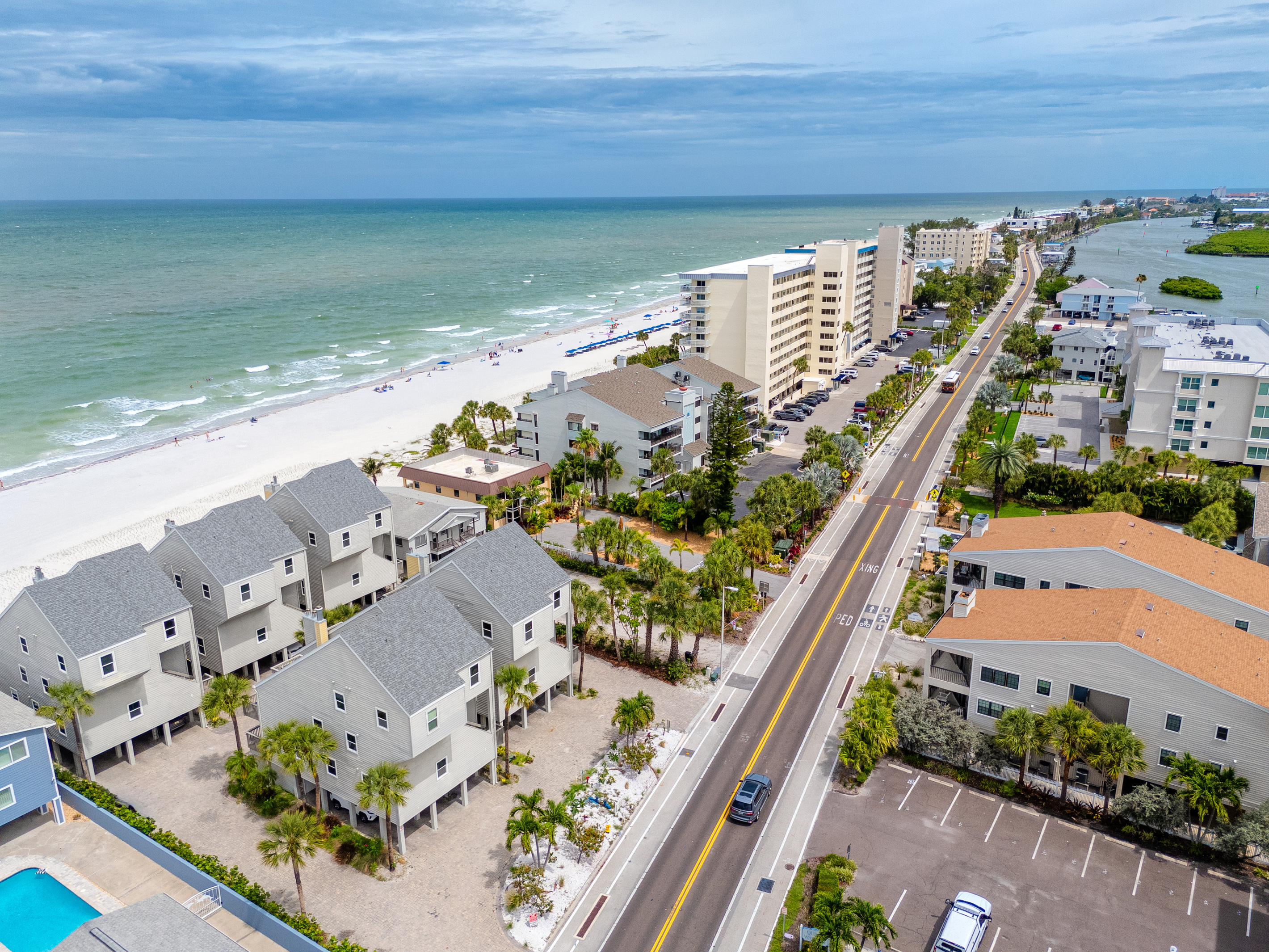 Easy access to surrounding beach towns