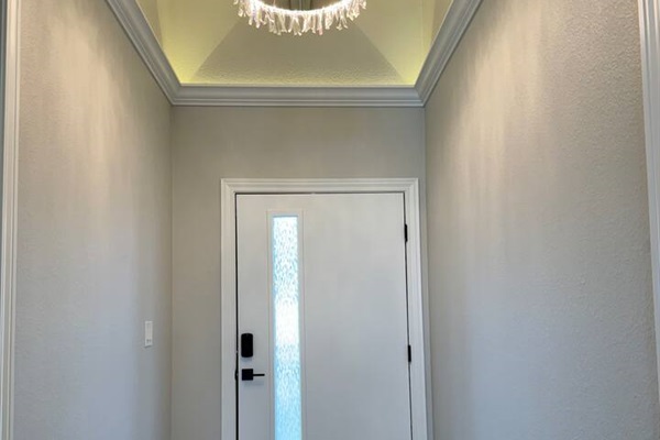 Large entry way with privacy glass. 