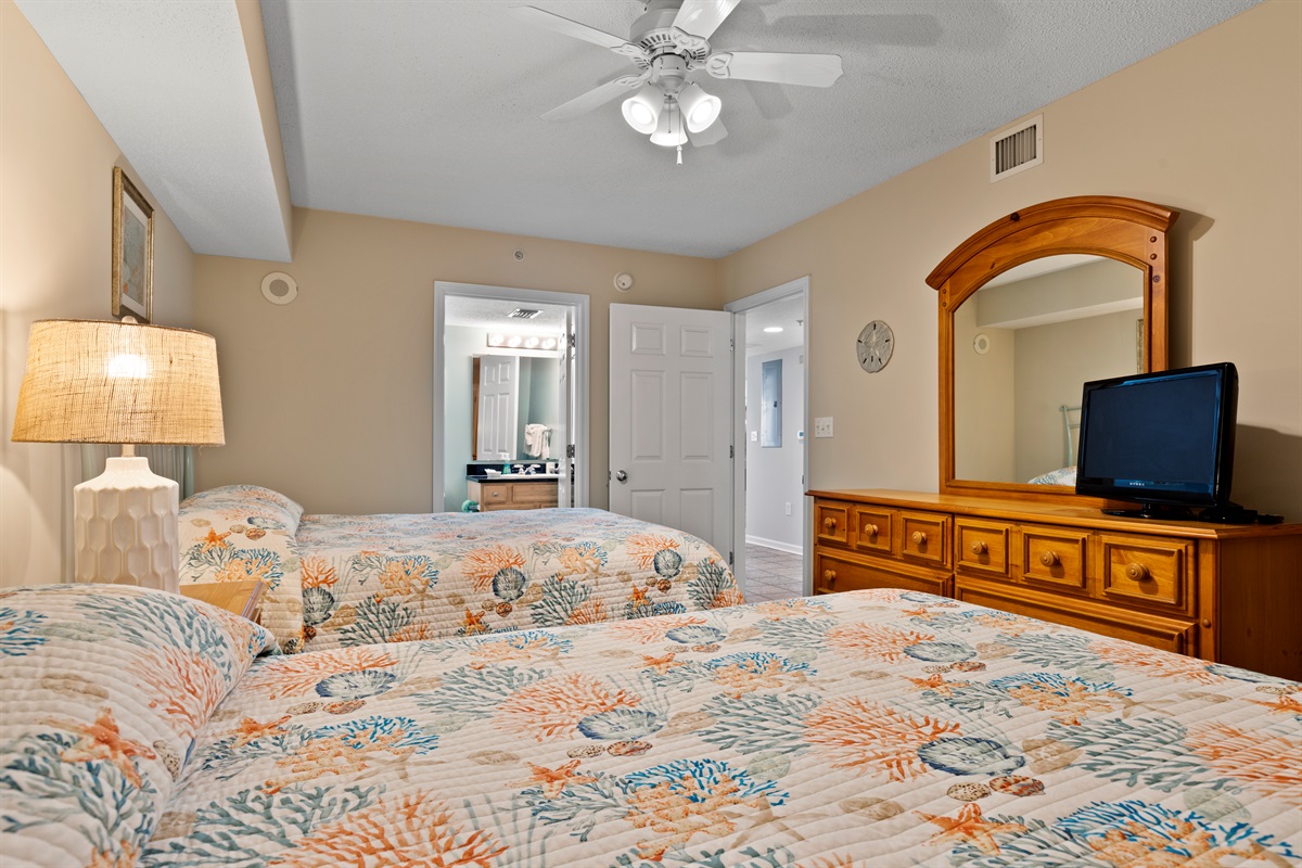 2 Queen beds in 3rd bedroom