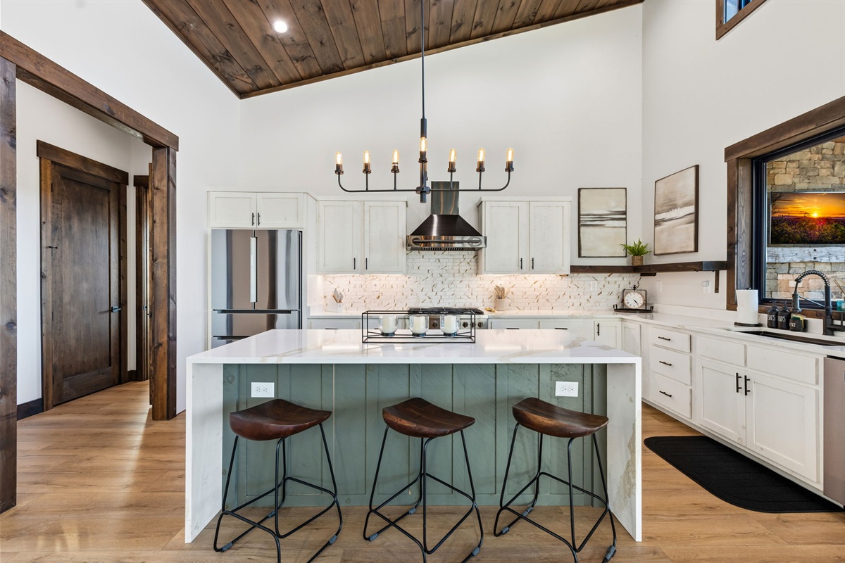 Crisp whites, soft greens, and a sense of calm.