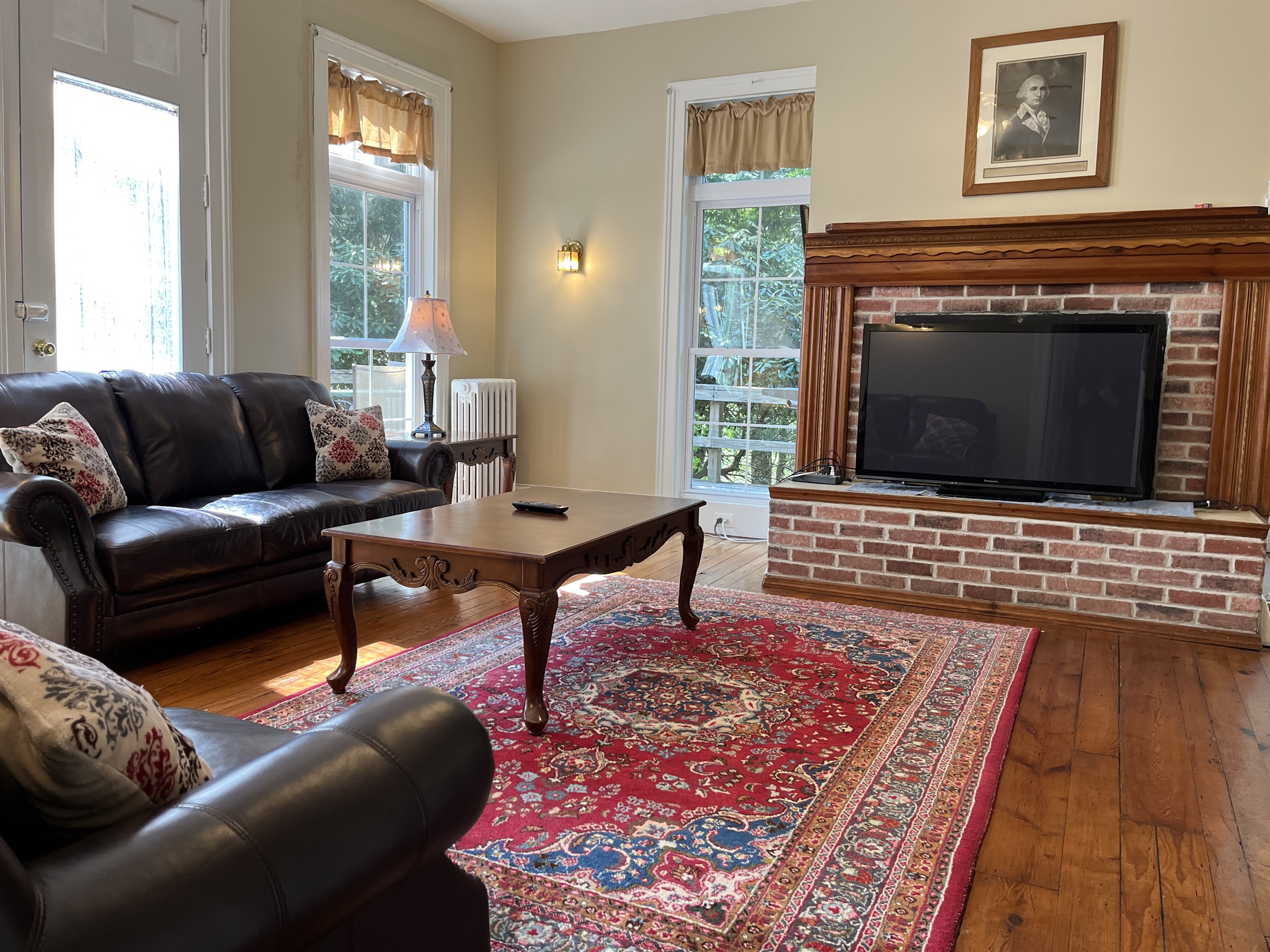 1860 Spencer House - Living room w/large smart TV. Floor to ceilings windows let the outside in!