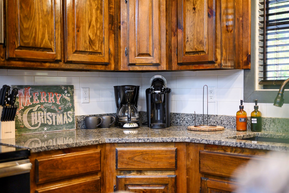 Start your day at the Round Here Buzz coffee bar ☕️✨ Brew with the Keurig and your favorite K cups or make a full pot to share. Fresh coffee, slow mornings, and peaceful porch sips ahead 🌲💫 