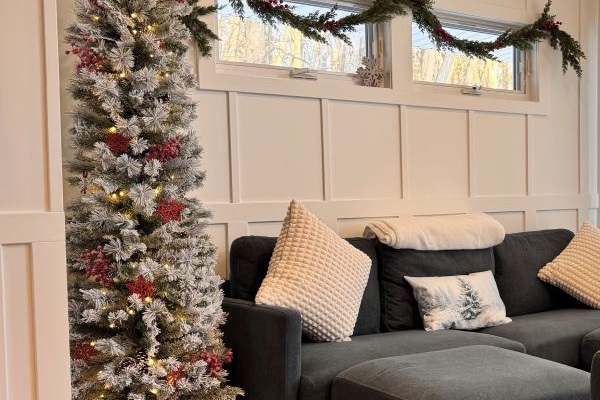 Festive tree and holiday décor