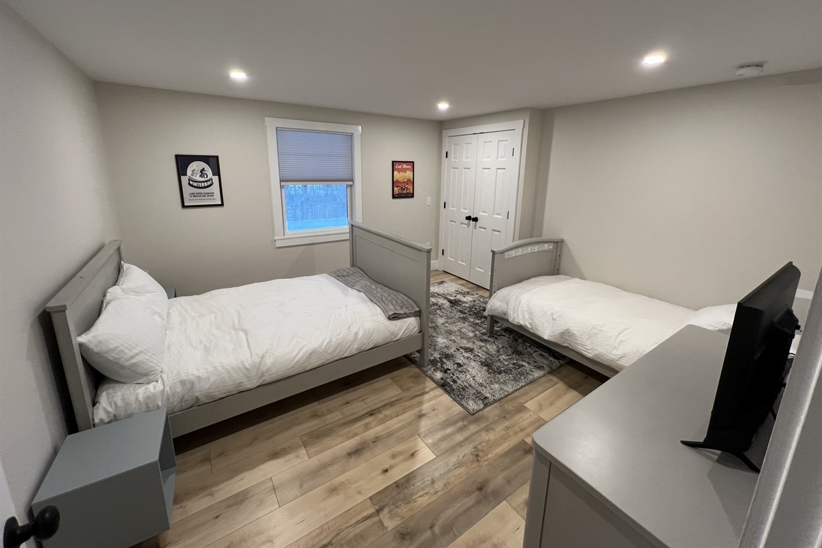 Twin bedroom
