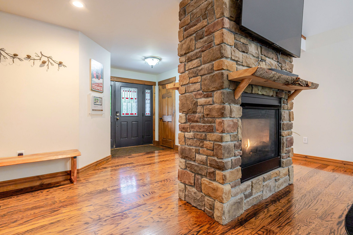 Spacious foyer with plenty of room to kick off your boots and get ready for your Adirondack adventure.
