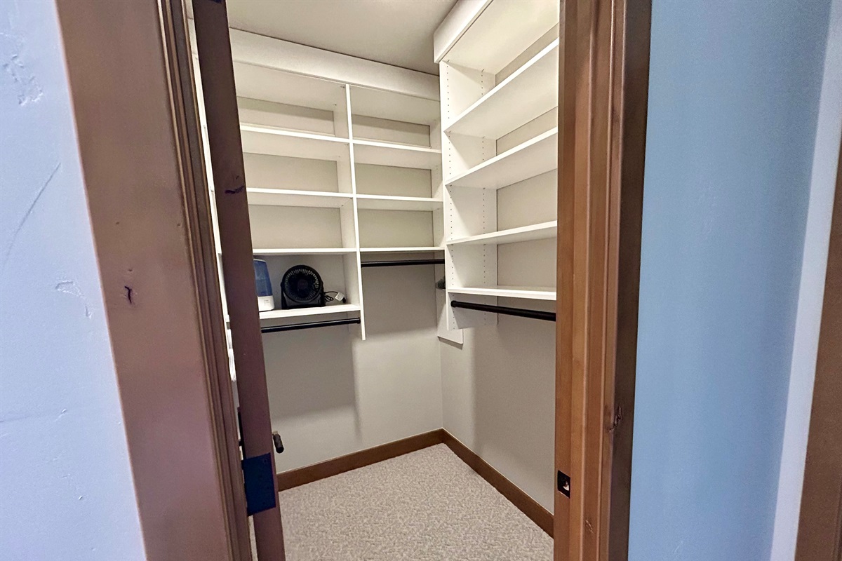 2nd Floor Cali/Bunk Closet