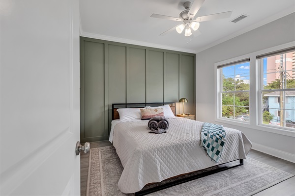 Discover comfort beyond compare in our Second Bedroom haven. Sink into the plushness of a King bed, indulge in the convenience of a Jack and Jill bath, and unwind with entertainment on a 55" Roku TV. Your retreat within a retreat awaits. 👑🛏️🚿📺 #SecondB