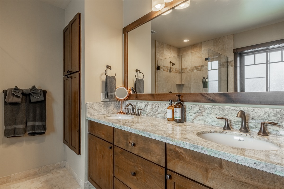 A double vanity and abundant natural light create a bright, spacious retreat — perfect for unhurried mornings before heading to the mountain.