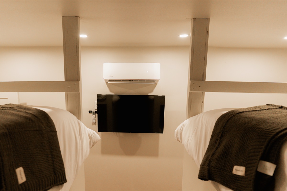 PawPaw's Bunk Room w/ Smart TV