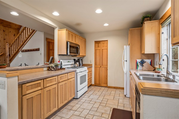 Open & well stocked kitchen